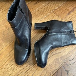 NINE WEST~ Black Leather Platform Booties